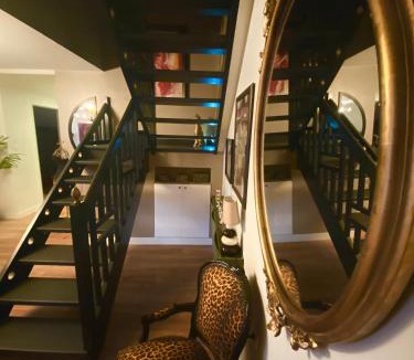 Saint-Vincent-de-Paul Bed & Breakfast | Love-Room Chic&Glam'