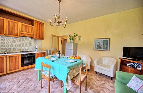 San Gimignano Apartment | Lovely apartment for 4 people with WIFI, pool, A/C, TV and panoramic view