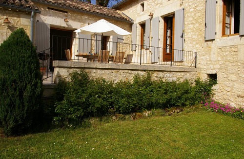 Saint-Martin-des-Combes House | Lovely house in a green setting in Perigord Purple - ideal for children