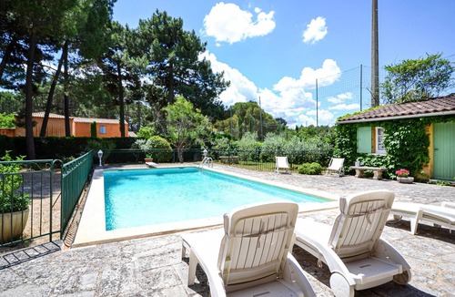Roussillon House | Lovely home in Roussillon with kitchen