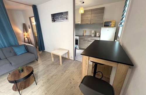 Gradignan Apartment | Lovely studio with balcony