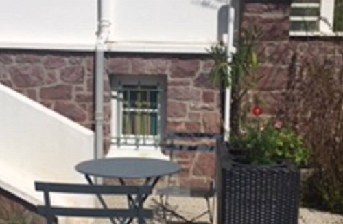 Labouheyre Cottage | Lovely T2 GITE near ocean, shared tennis court and swimming pool