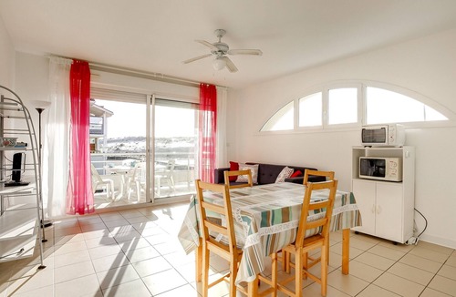 Biscarrosse Plage Apartment | Lovely T3 apartment 50m from beach, balcony, parking, for 4