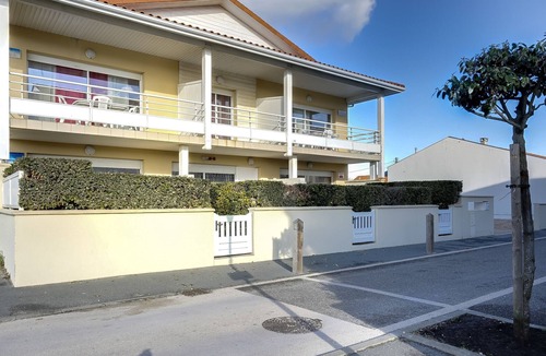 Biscarrosse Plage Apartment | Lovely T3 apartment 50m from beach, balcony, parking, for 4
