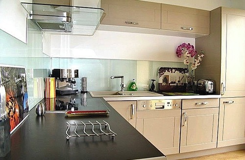 Cassis Apartment | LUXURIOUS CONDO with TERRACE, SWIMMING POOL + PARK + GARAGE & LINEN
