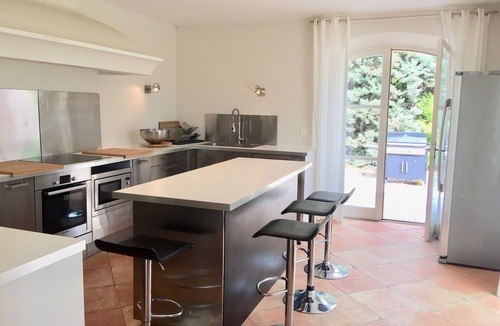 Aix-en-Provence House | Luxurious new contemporary country house of 350 m2 with mirror pool
