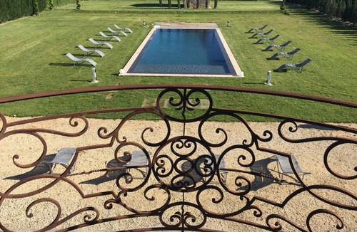 Aix-en-Provence House | Luxurious new contemporary country house of 350 m2 with mirror pool