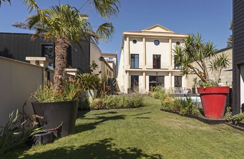 Villenave-d'Ornon Villa | Luxurious villa with heated pool 5 bedrooms + 5 bathrooms - 10 people Bordeaux