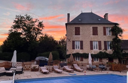 Chateau-Garnier Apartment | Luxury 2-Bed Gite in Chateau Garnier