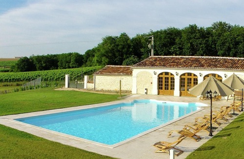 Saint-Preuil Villa | Luxury apartment with terrace, sauna, tennis, and heated pool.