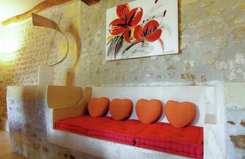 Saint-Preuil Villa | Luxury apartment with terrace, sauna, tennis, pool.