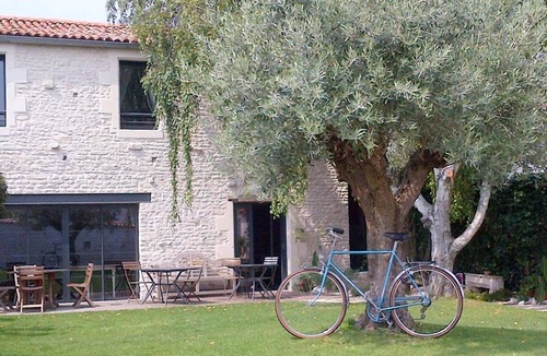 Marsilly House | Luxury, charming lodging 8km from La Rochelle & island of Ré, heated pool, sauna