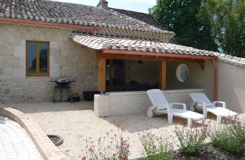 Boisse Cottage | luxury gite for couples, no children. Peace, great views, large pool and spa.