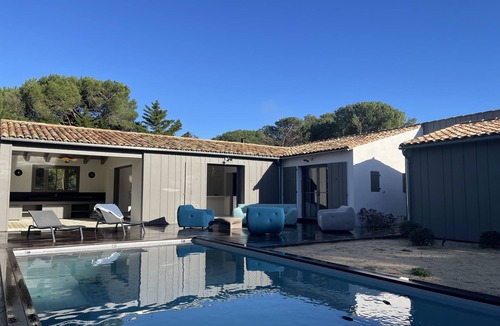 Les Portes-en-Re Villa | Magnificent architect-designed villa, swimming pool, walking distance to beach, pétanque, billiards, basketball