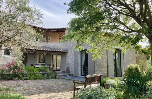 Cabrieres-d'Avignon Villa | Magnificent 5 bedroom villa with pool near Gordes