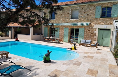 Cisse House | Magnificent stone farmhouse 10 minutes from Futuroscope