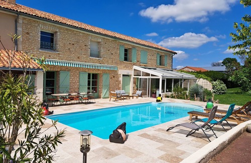 Cisse House | Magnificent stone farmhouse 10 minutes from Futuroscope