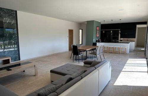 Seguret Villa | Magnifique Villa Neuve avec piscine