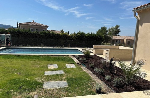Seguret Villa | Magnifique Villa Neuve Avec vue sur les Dentelles de Montmirail!