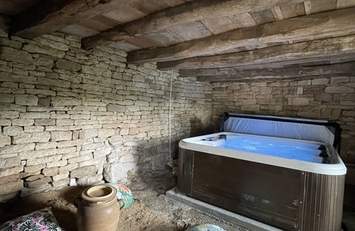 Turenne House | Maison à la Ferme Avec Piscine et Jaccuzi