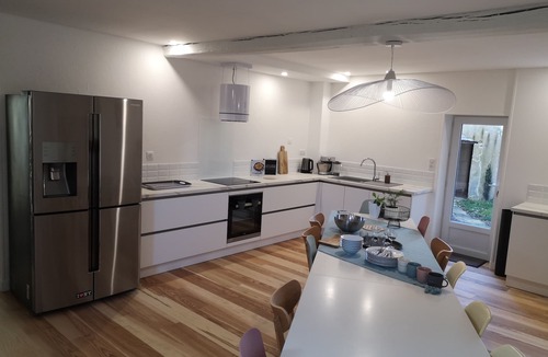 Chasseneuil-du-Poitou Villa | Maison 18e Siècle Avec son Parc au Bord de la Rivière à 5 Minutes du Futuroscope