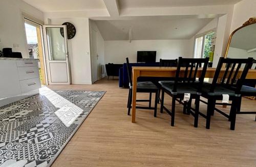 Ambares-et-Lagrave House | Maison 3 chambres rénovée avec jardin et grand parking