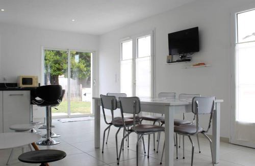 Saint-Denis-d'Oleron House | Maison au cœur de Saint-Denis-d'Oléron, 6 couchages, jardin clos, proche plage et port - FR-1-246A-53
