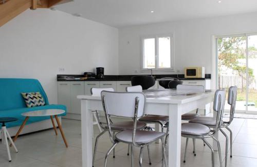 Saint-Denis-d'Oleron House | Maison au cœur de Saint-Denis-d'Oléron, 6 couchages, jardin clos, proche plage et port - FR-1-246A-53