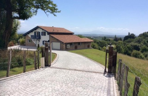 Villefranque Villa | maison au milieu de 9 hectares avec piscine chauffée