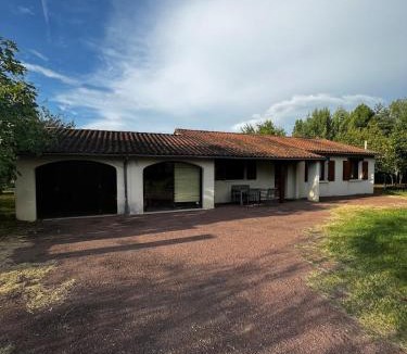 Azerat House | Maison avec verger