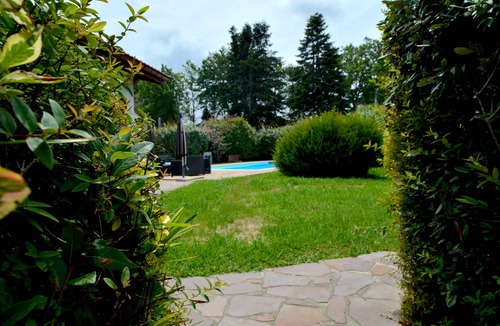 Bassussarry House | Maison Basque Familiale et Piscine Chauffée 9pers