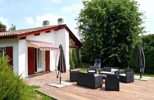Bassussarry House | Maison Basque Familiale et Piscine Chauffée 9pers