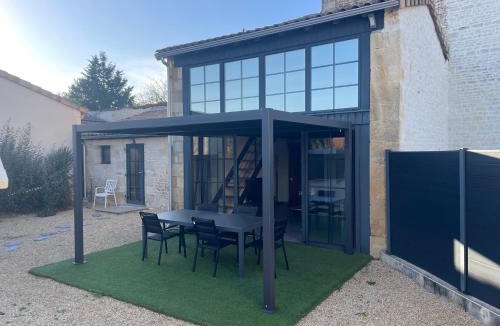 Saint-Gelais House | Maison chaleureuse avec parking sur place