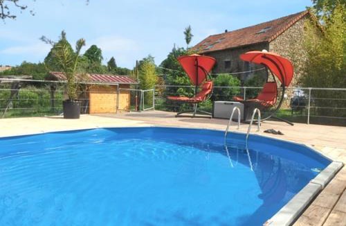 Chenerailles - Auzances - Bellegarde et Haut Pays Marchois House | Maison charmante à Charron avec piscine partagée