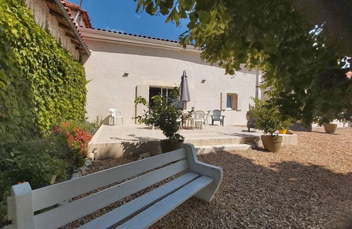 Aubeterre-sur-Dronne House | Maison de la Prairie – Peaceful countryside cottage with garden, nature & charm, near Aubeterre
