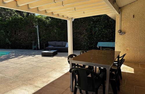 Jau-Dignac-et-Loirac House | Maison DE Vacances Pour 6 Personnes