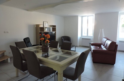 Salignac-sur-Charente House | Maison de Village Avec Jardin, Idéale Pour des Vacances en Famille