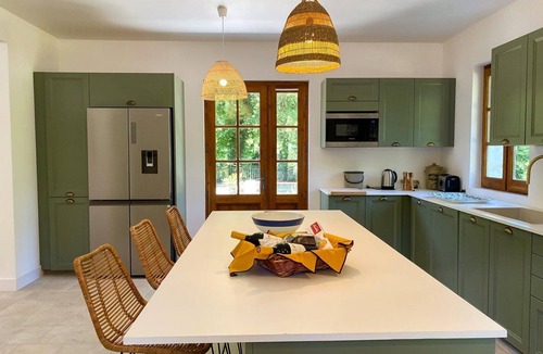Bourdeilles Villa | Maison De La Dronne - Four Bedroom Villa, Sleeps 8