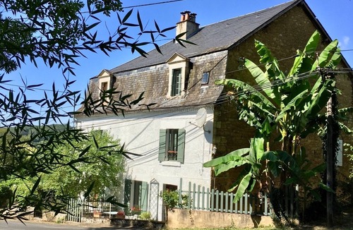 Corgnac-sur-l'Isle House | Maison de maitre -river frontage -private heated pool 5 mins walk to the village