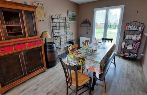 La Roche-Posay House | Maison de plain-pied avec jardin clôturé, proche Thermes St Roch - 3 chambres, WiFi, cuisine équipée - FR-1-541-46