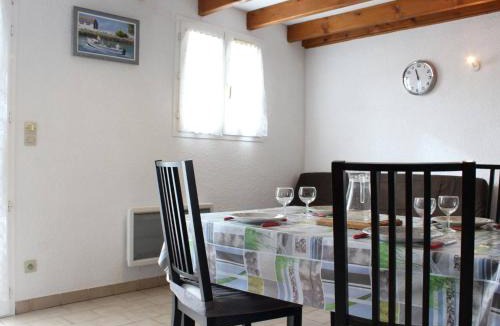 Saint-Pierre-d'Oleron House | Maison de Vacances à Oléron : Proche Port, Plage, Jardin, Terrasse, Garage - 6 Couchages - FR-1-246A-62