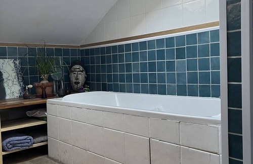 Begles House | Maison de Ville. Patio et Piscine aux Beaux Jours. 4 Chambres, 2 Sdb. Au Calme
