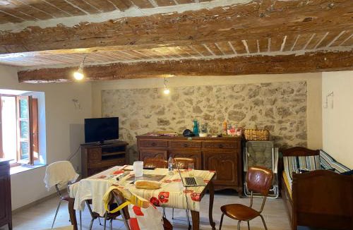 Mons House | Maison en pierres rénovée MONS 83