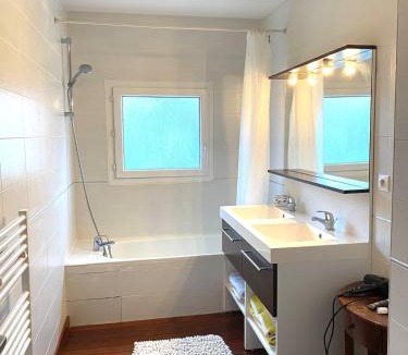 Eysines Apartment | Maison Eysines- A10