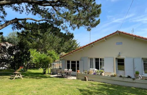 Saint-Palais-sur-Mer Villa | Maison familiale- jardin & piscine-600m plage