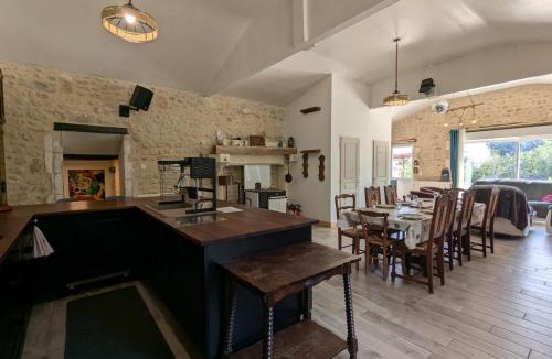 Magnac-Lavalette-Villars House | Maison Familiale avec Piscine Privée et Grand Jardin - FR-1-653-266