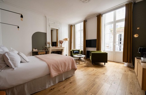 Hotel de Ville - Quinconces House | Maison Fernand
