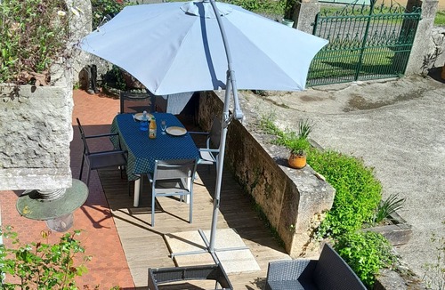 Piets-Plasence-Moustrou House | Maison de Campagne Fleurie, Calme , Entourée d un Grand Jardin