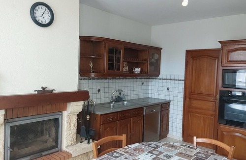 Saint-Genes-de-Castillon House | Maison de Famille à la Campagne, 4 Chambres, 7 Personnes, Toute Équipée