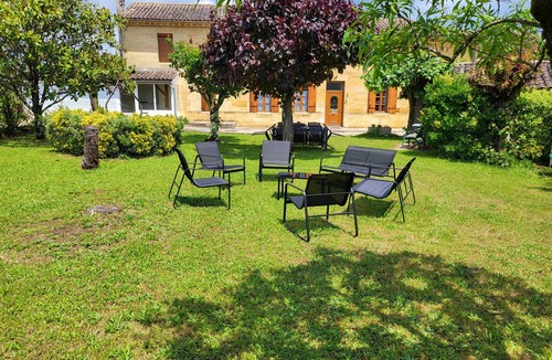 Saint-Genes-de-Castillon House | Maison de Famille à la Campagne, 4 Chambres, 7 Personnes, Toute Équipée